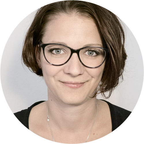 Porträt von Alina Döscher, Grafikdesignerin bei alina media in Bad Pyrmont